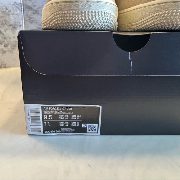 Nike Air Force 1 - Picture 2 of 10